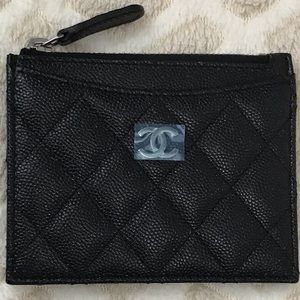 (SOLD) Chanel cardholder w/zip ridescent black